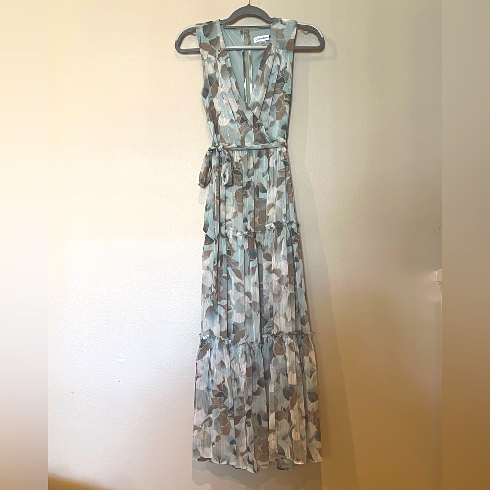 Stunning Calvin Klein Maxi Dress - Picture 2 of 10
